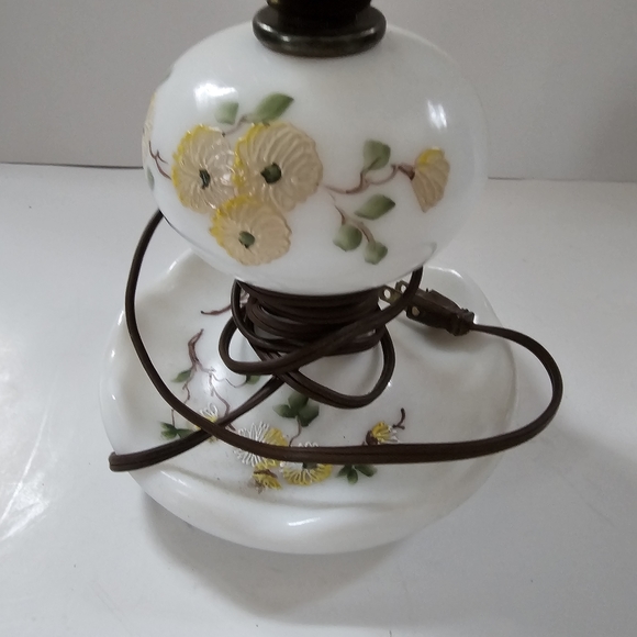 Vintage Table Lamp Hand Painted Hurricane Gone with the Wind Milk Glass - Picture 10 of 15
